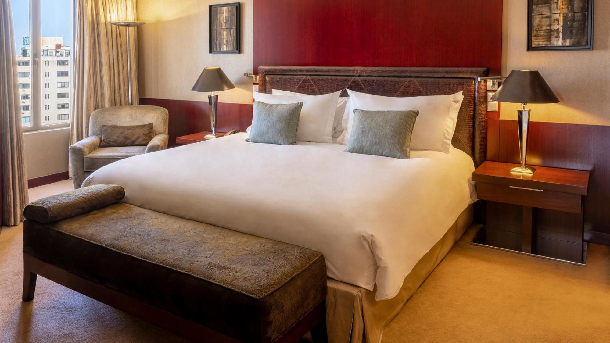 Crowne Plaza Porto By Ihg Hotel Bagian luar foto A bedroom at the InterContinental