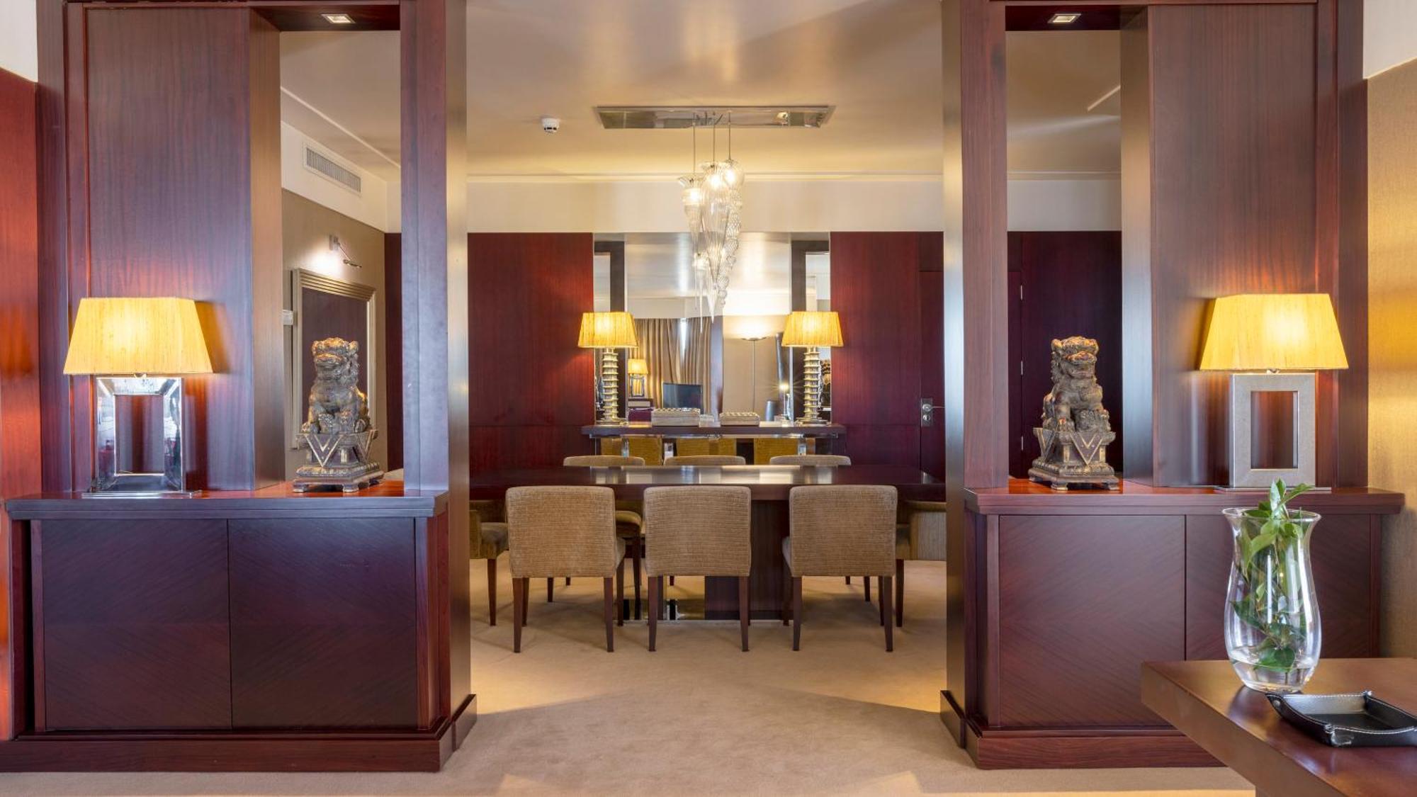 Crowne Plaza Porto By Ihg Hotel Bagian luar foto The interior of a suite