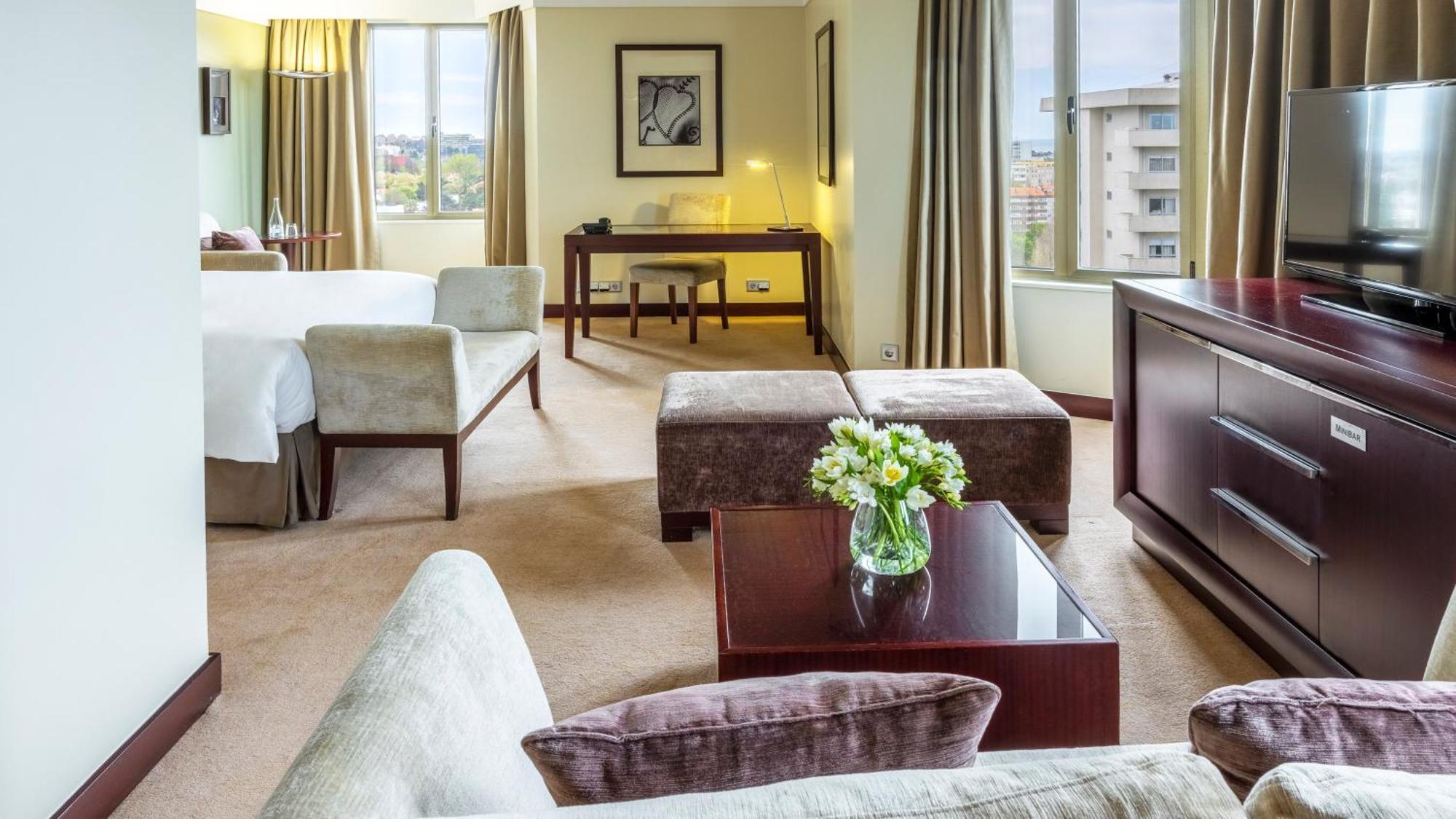 Crowne Plaza Porto By Ihg Hotel Bagian luar foto Suite at the Hotel
