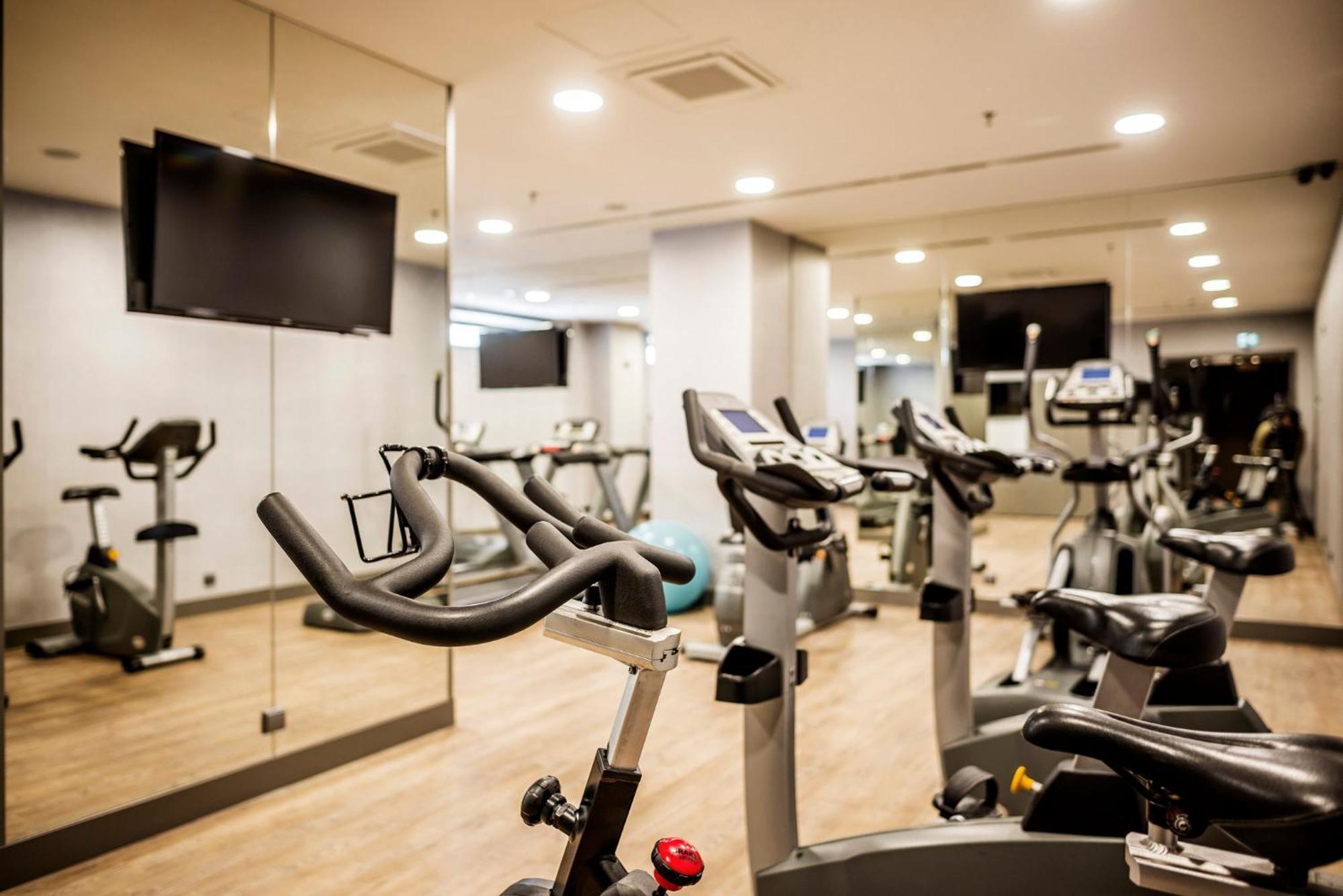 Crowne Plaza Porto By Ihg Hotel Bagian luar foto The gym at the hotel