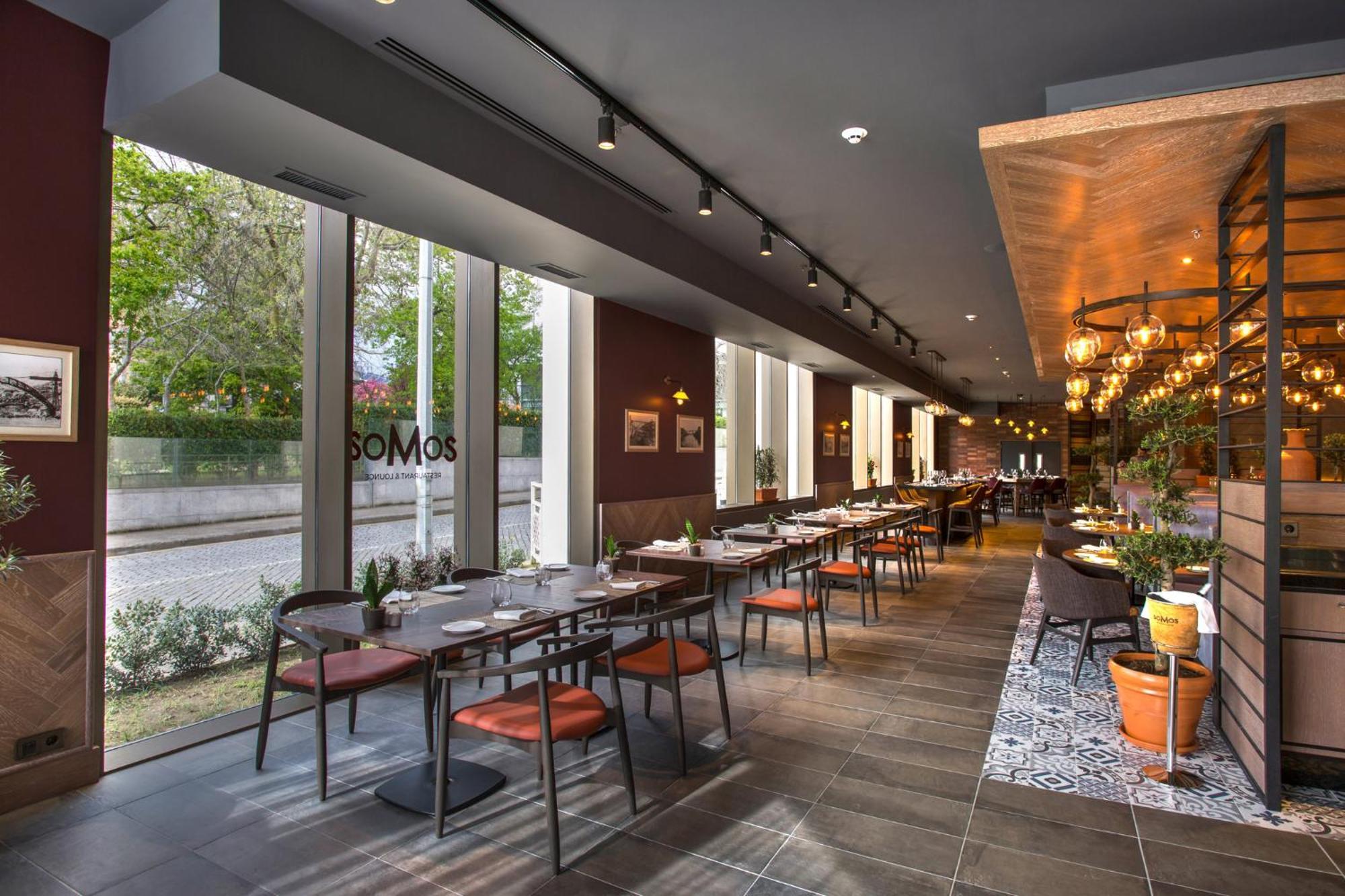 Crowne Plaza Porto By Ihg Hotel Bagian luar foto SOMOS Restaurant