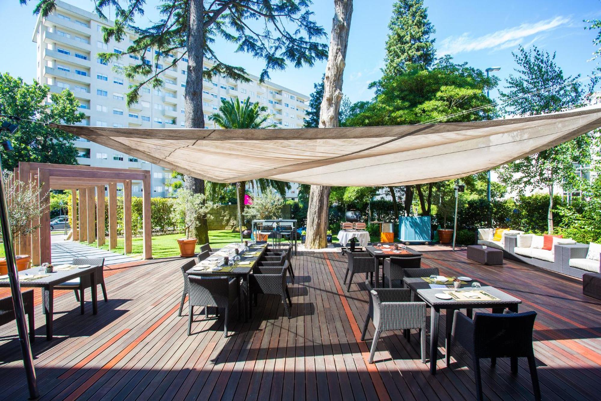 Crowne Plaza Porto By Ihg Hotel Bagian luar foto Restaurant in the resort