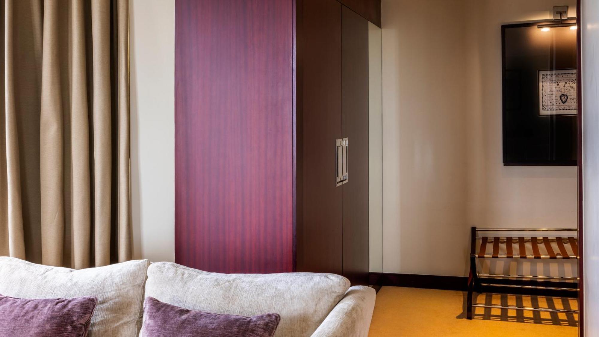 Crowne Plaza Porto By Ihg Hotel Bagian luar foto A wardrobe